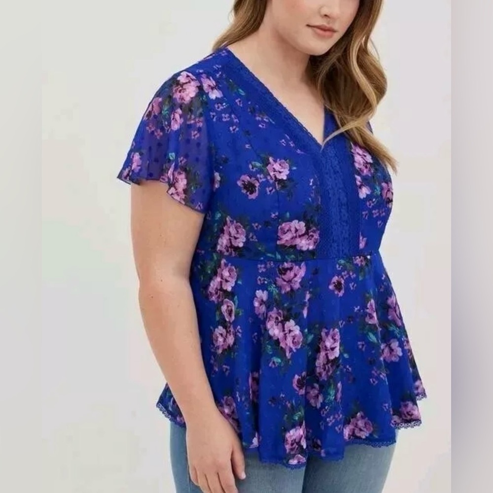 Torrid Blue Floral Peplum Blouse Lace V‎ Neck Flutter Sleeve Size 2 Boho